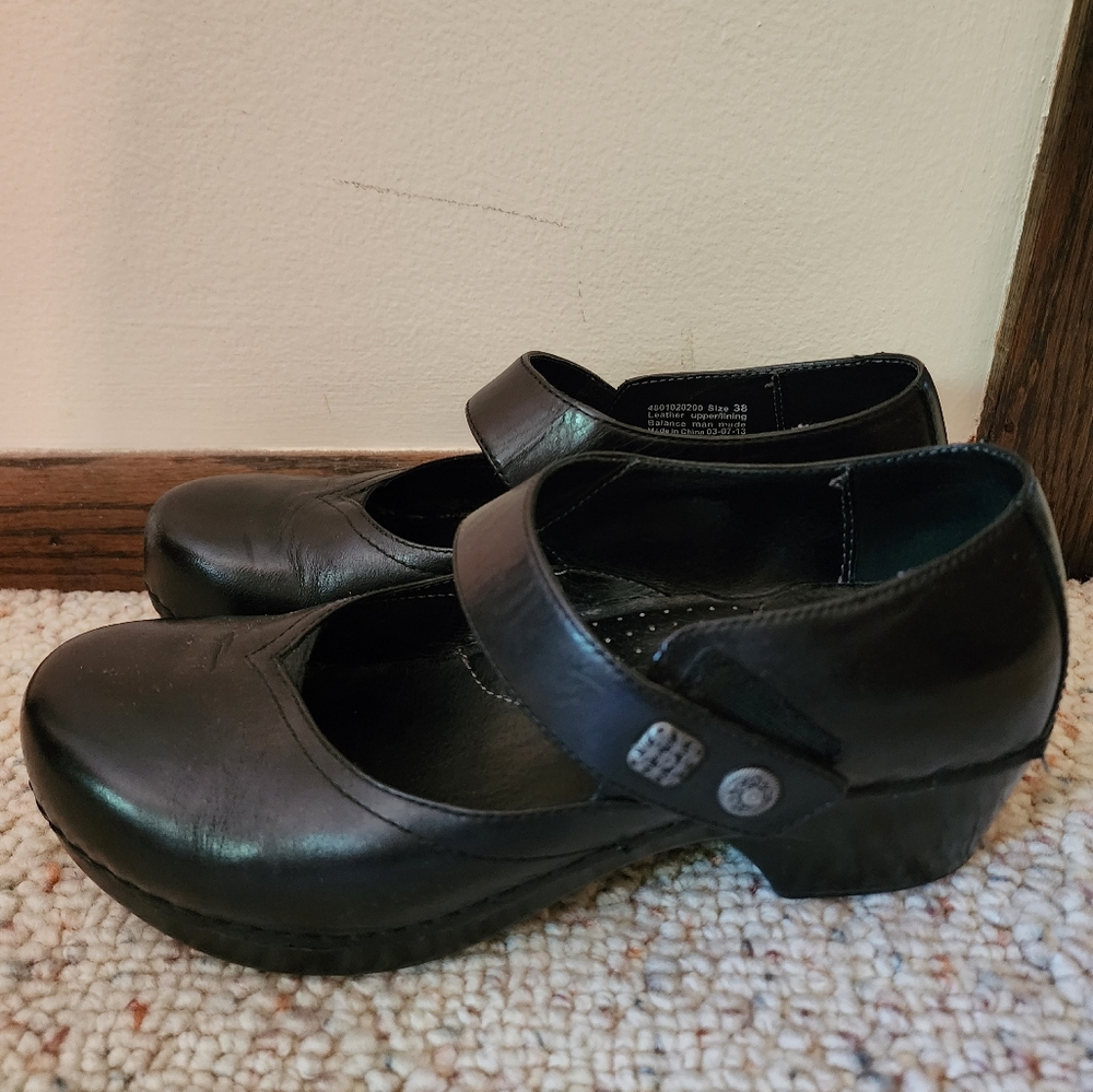 Dansko Size 7.5 Black Dress Shoes